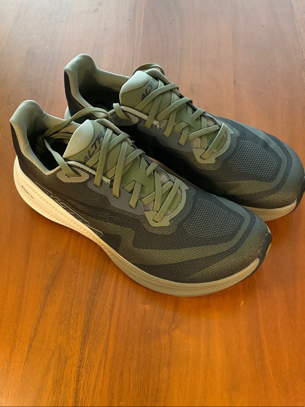 Altra Men's Olive Green and Black Running Shoes - Picture 2 of 4